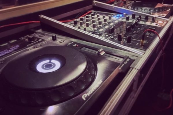 Gérer le Matériel DJ formation dj platine table de mixage